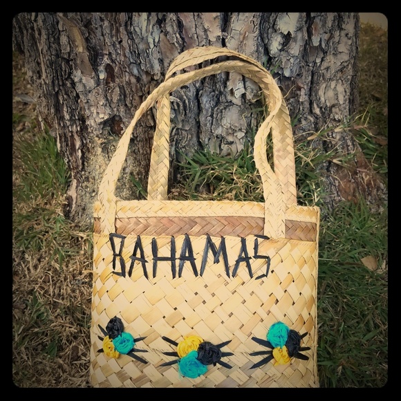 Straw Purse - Picture 1 of 3